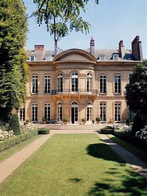 The Hôtel d’Orrouer. Chez Givenchy  .